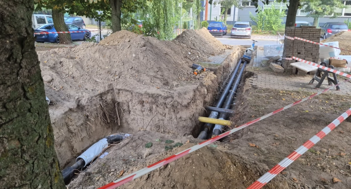 Na zdjęciu: PGK wymienia stare rury
