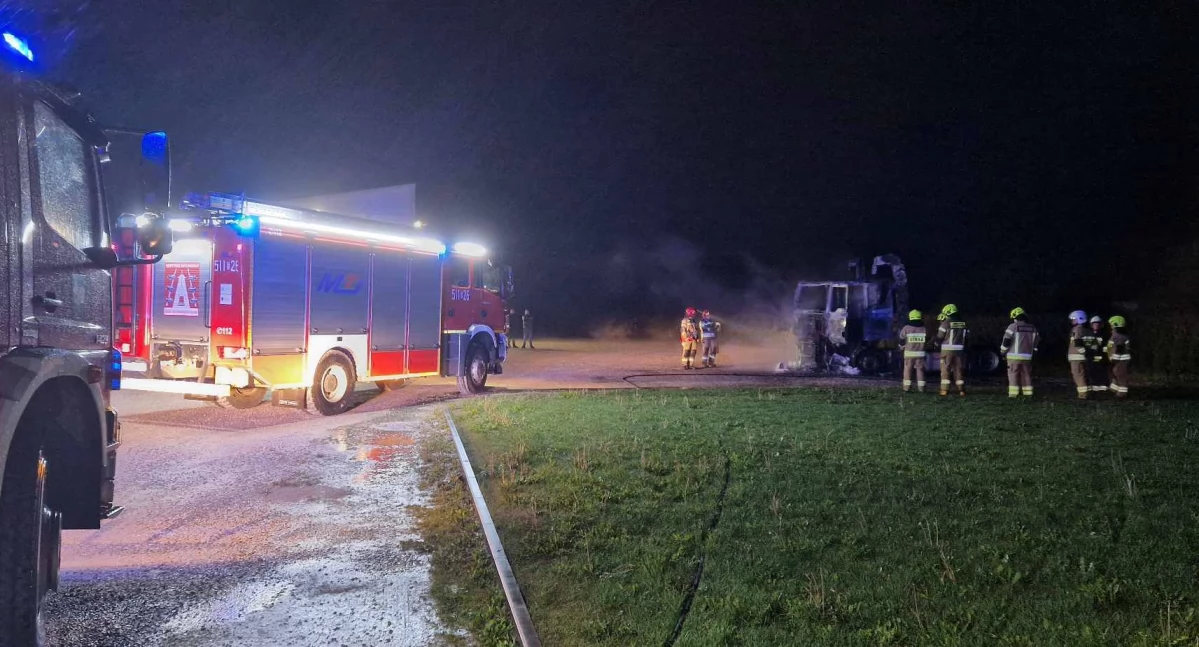 Na zdjęciu: Strażacy gasili ciągnik siodłowy, fot. Facebook/OSP Kobiele Wielkie