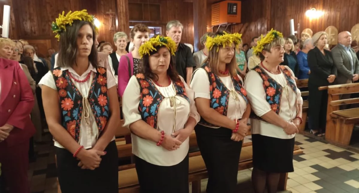 Na zdjęciu: parafianki z Gorzędowa, gdzie w pierwszą niedzielę września odbyły się dożynki, fot. Urząd Gminy Kamieńsk