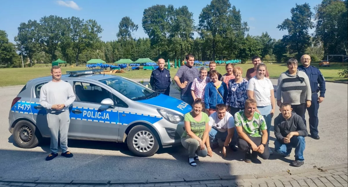 Na zdjęciu: Dzielnicowy mówił o bezpieczeństwie, fot. Facebook/KPP Radomsko