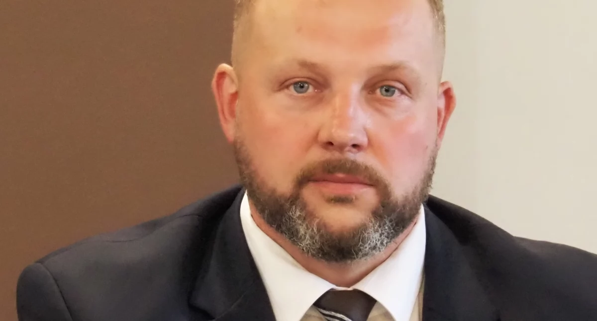 Na zdjęciu: Damian Wieloch, radny powiatowy KO