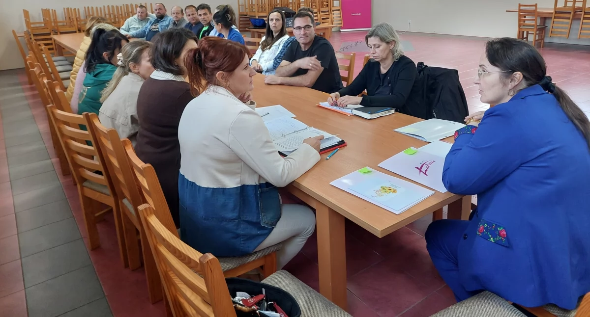 Na zdjęciu: uczestnicy zebrania w Wierzbicy oraz wójt Gminy Ładzice Ewelina Lis, fot. Urząd Gminy Ładzice