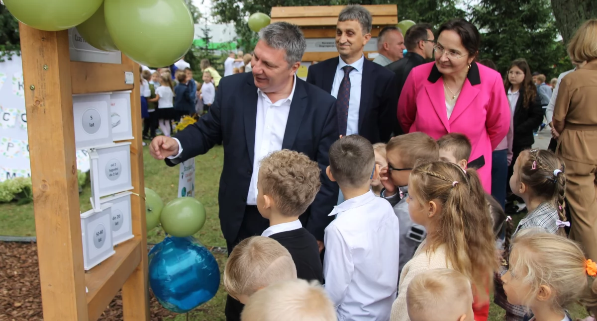Na zdjęciu: oficjalne i uroczyste otwarcie nowego punktu dydaktycznego w Stobiecku Szlacheckim, fot. Urząd Gminy Ładzice