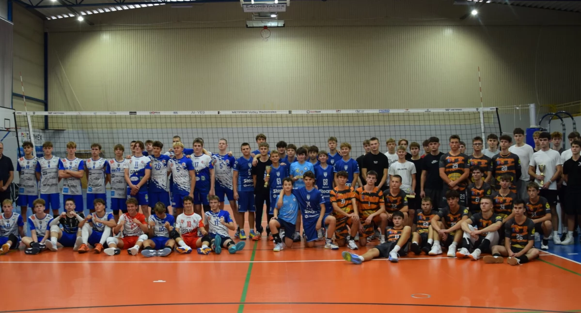 Na zdjęciu: Juniorzy zagrali solidne zawody w Miejskiej Hali Sportowej