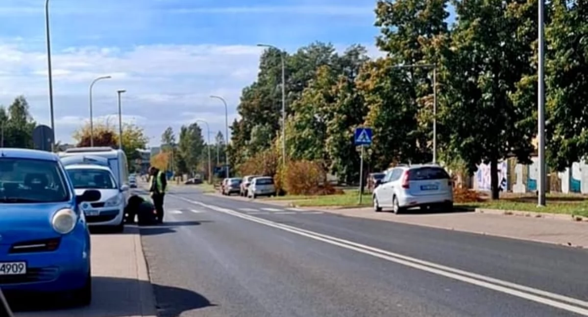 Na zdjęciu: Policjanci pomogli kierowcy, fot. nadesłane