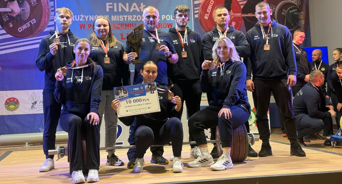 Na zdjęciu: Ten medal to wielkie sportowe osiągniecie naszych sztangistów