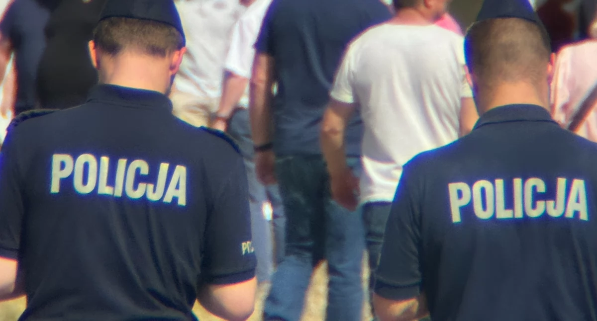 Na zdjęciu ilustracyjnym: policjanci podczas patrolu