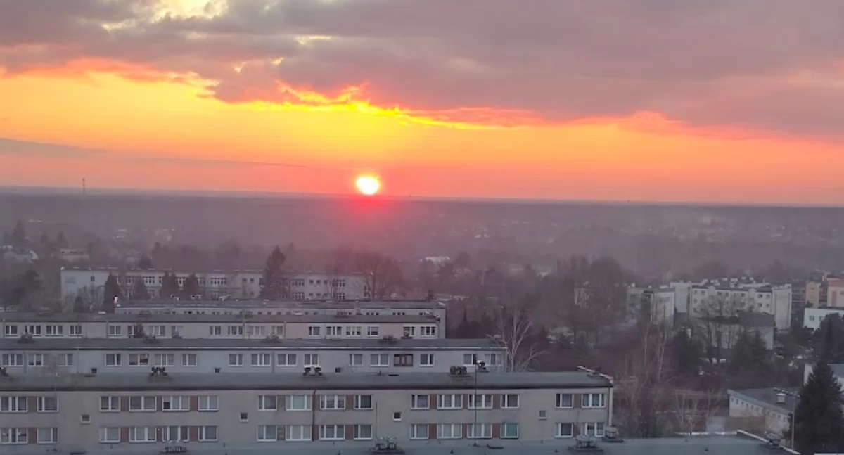 Na zdjęciu zachód słońca nad Radomskiem