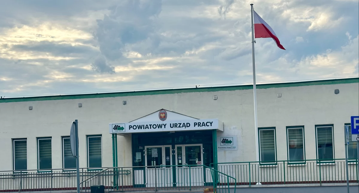 Na zdjęciu: budynek Powiatowego Urzędu Pracy przy ul. Tysiąclecia 2 w Radomsku