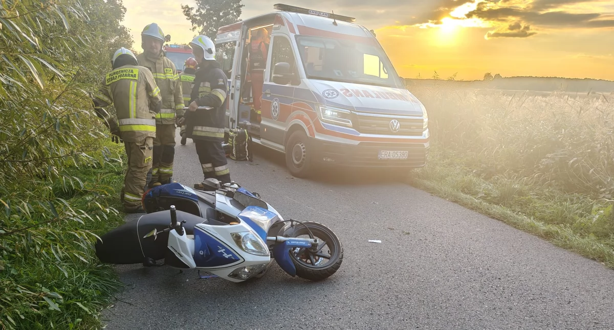 Na zdjęciu: Policjanci ustalają przyczyny wypadku, fot. KP PSP Radomsko