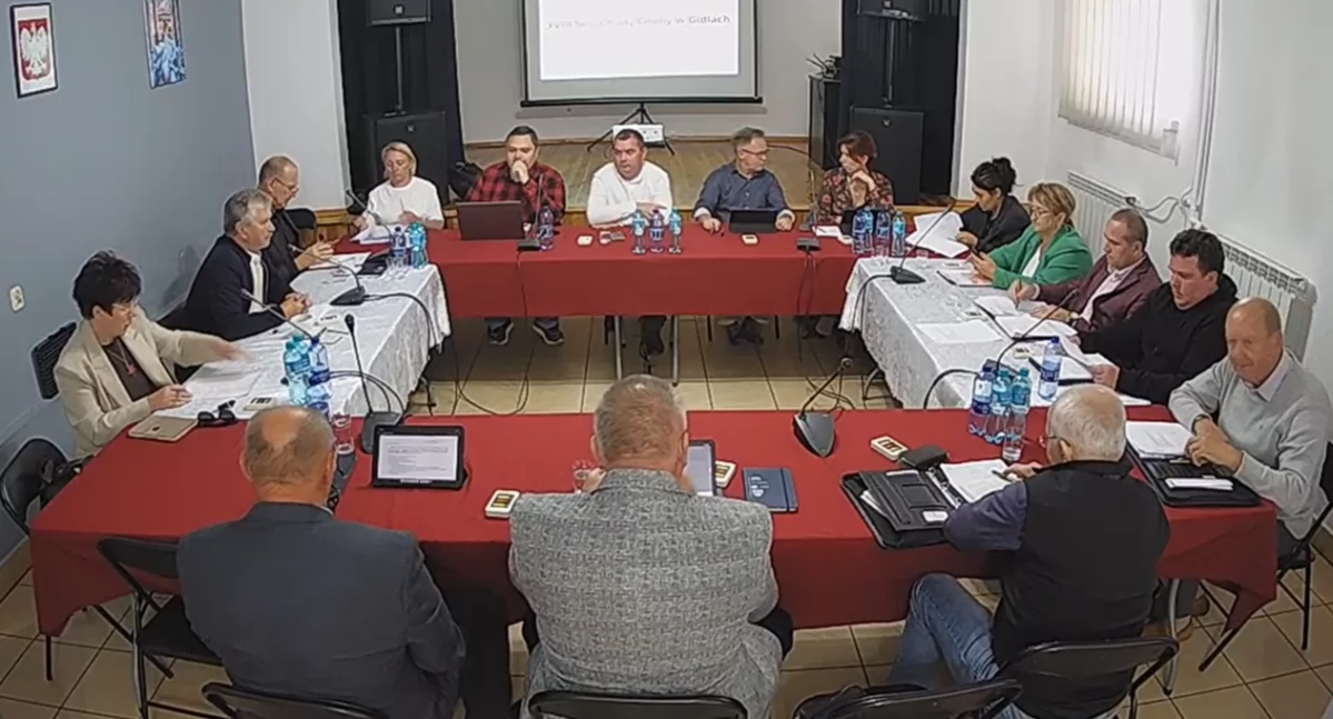 Na zdjęciu: radni z Gminy Gidle podczas transmitowanej sesji, fot. Urząd Gminy Gidle