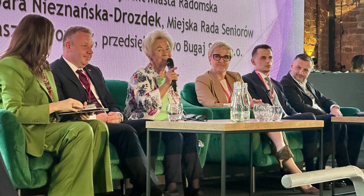 Na zdjęciu: uczestnicy panelu dotyczącego polityki senioralnej firm i samorządów 