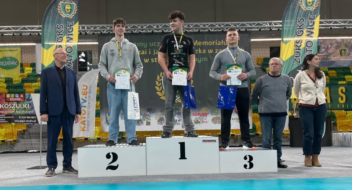 Na zdjęciu: Radomszczańscy zapaśnicy wrócili z siedmioma medalami