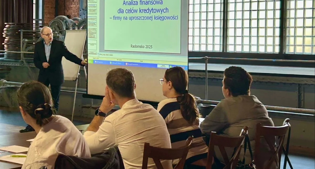 Praca, ESBANKwspiera rozwój kompetencji pracowników - zdjęcie, fotografia