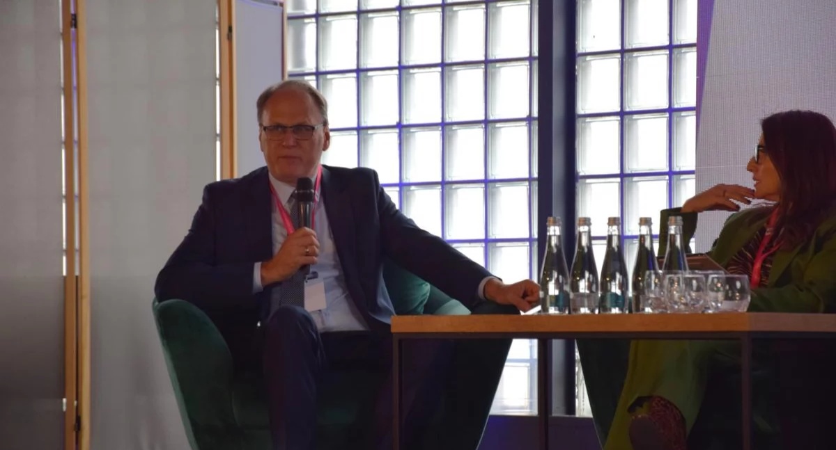 Na zdjęciu: Prezydent Jarosław Ferenc podczas dyskusji na VII Radomszczańskim Forum Przedsiębiorczości, 9 października 2025