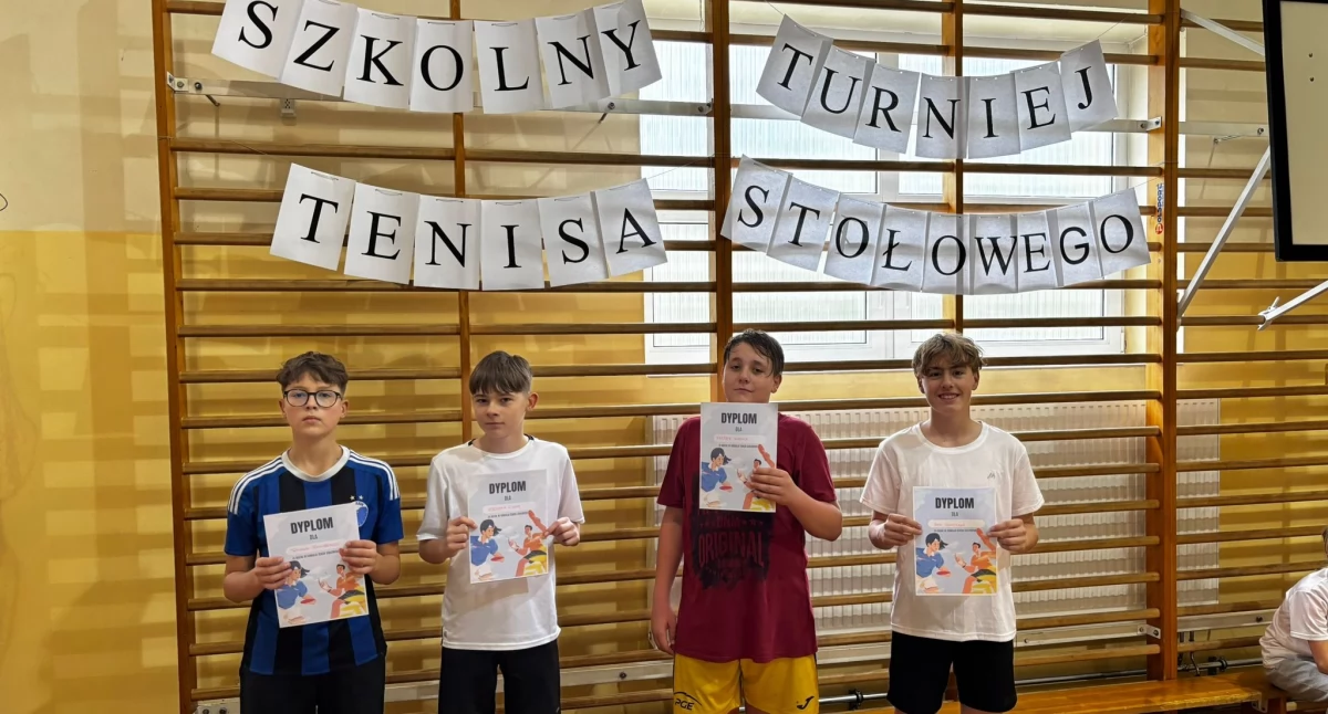 Na zdjęciu: młodzi uczestnicy szkolnego turnieju, fot. facebook/Szkoła Podstawowa w Bloku Dobryszyce 