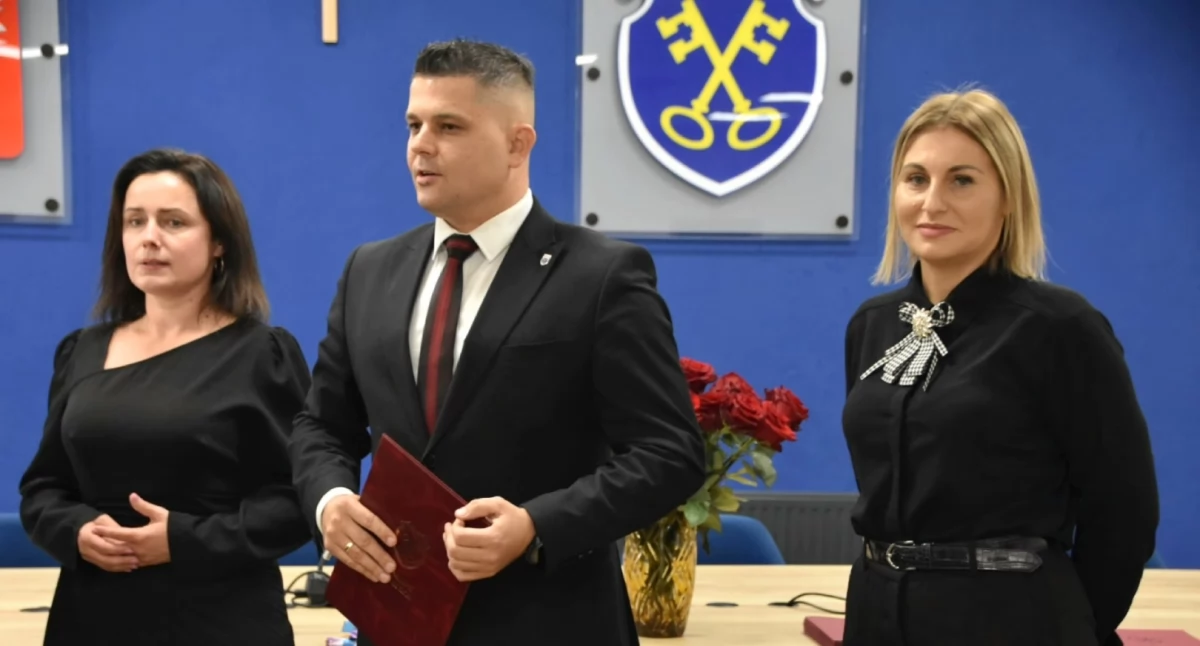 Na zdjęciu: uroczyste obchody Dnia Edukacji Narodowej w Kamieńsku, fot. Urząd Gminy Kamieńsk