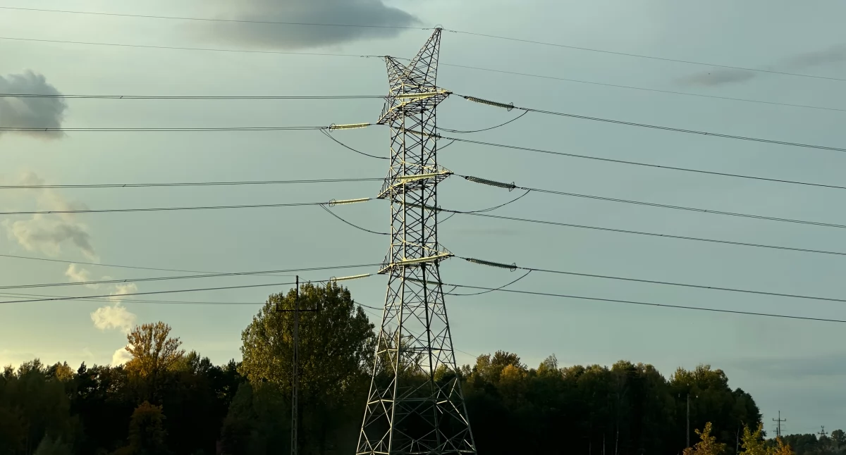 Na zdjęciu: słup energetyczny w gminie Kamieńsk, podobnie jak co tydzień publikujemy listę planowanych wyłączeń energii elektrycznej na terenie powiatu radomszczańskiego