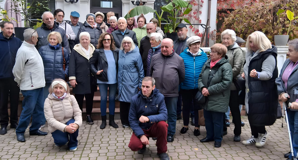 Na zdjęciu: Seniorzy zwiedzali miasto i nie tylko