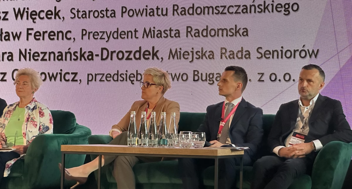 Na zdjęciu: polityka senioralna była jednym z tematów VII Radomszczańskiego Forum Przedsiębiorczości, a już 10 listopada znowu głośno o mostach międzypokoleniowych będzie w gminie Lgota Wielka