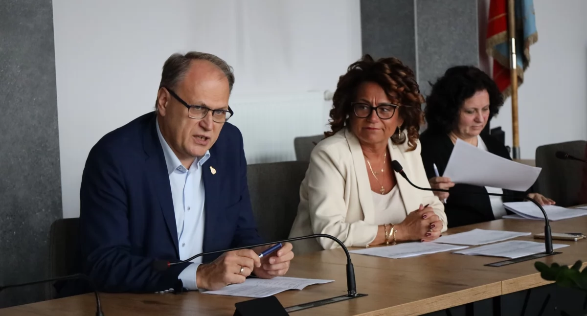 Na zdjęciu: Jarosław Ferenc zaproponował 20 procent podwyżki, fot. Facebook/Radomsko Miasto Otwarte