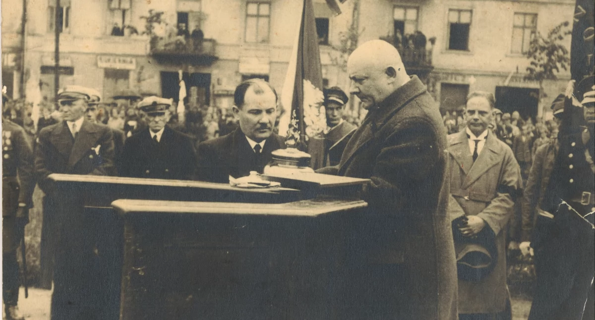 Na zdjęciu: Jan Łabudzki (z prawej)  i burmistrz Lucjan Kwaśniewski  (z lewej). Rok 1939