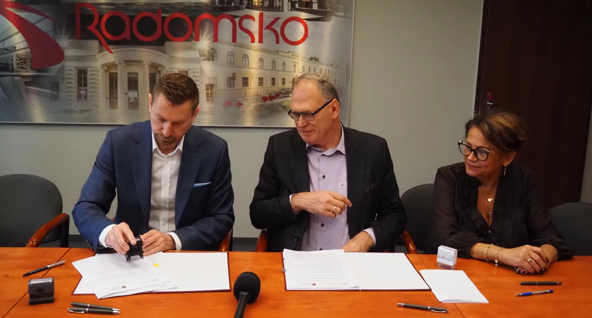 Na zdjęciu: Podpisanie umowy na zakup elektrycznych autobusów
