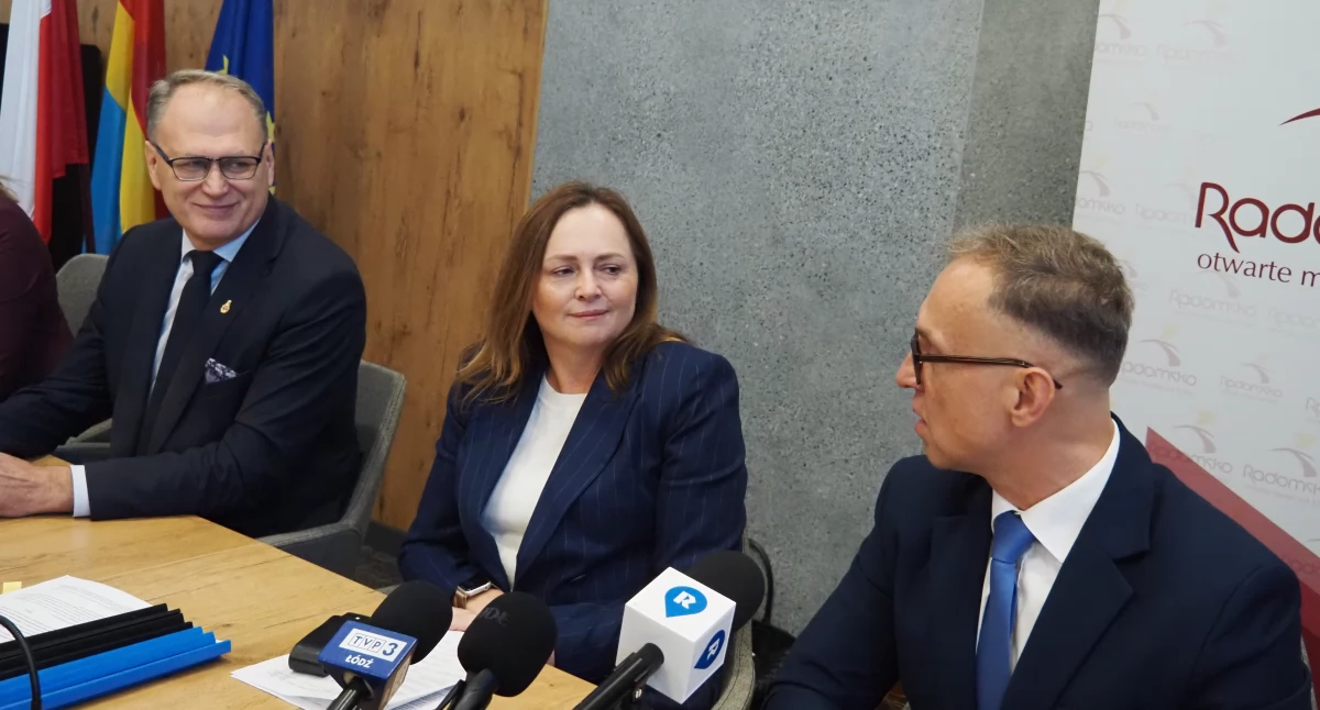 Na zdjęciu: Prezydent Jarosław Ferenc, marszałek Joanna Skrzydlewska i przewodniczący rady Rafał Dębski