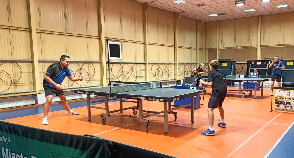Tenis stołowy, UMLKS Radomsko podejmował Kamieńsk Trener Kawka Jestem bardzo zadowolony naszej młodzieży - zdjęcie, fotografia
