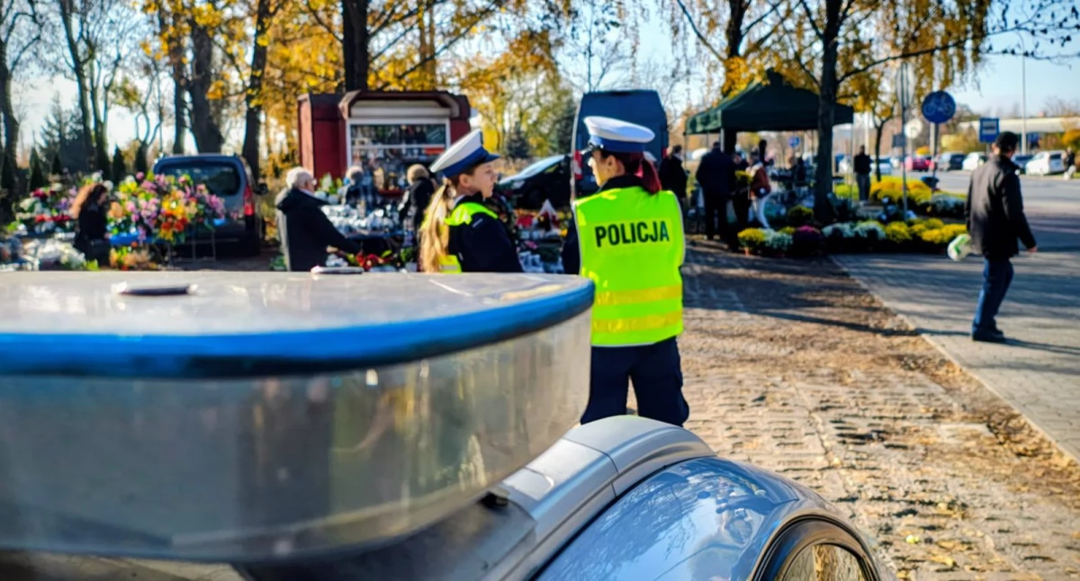 Na zdjęciu: Policjanci mieli patrole przy cmentarzach, fot. KPP Radomsko