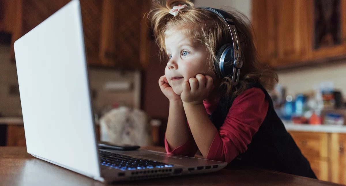 Na zdjęciu: Uczniowie dostali laptopy na 5 lat, fot. Freepik.com/ilustracyjne