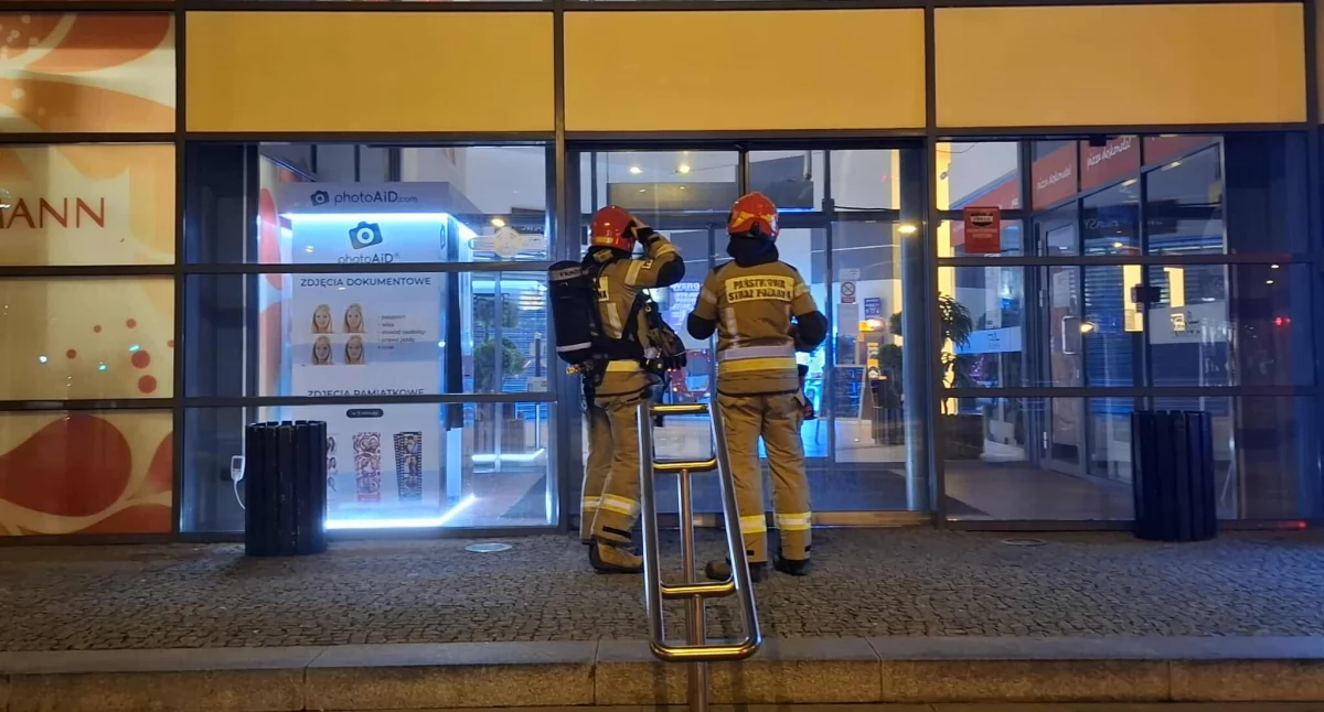 Na zdjęciu: Strażacy wszystko dokładnie sprawdzili, fot. nadesłane