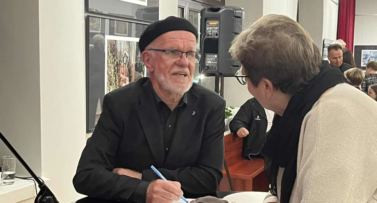 Na zdjęciu: W niedzielę można było zdobyć autograf Zbigniewa Bzdaka, fot. Facebook/MR