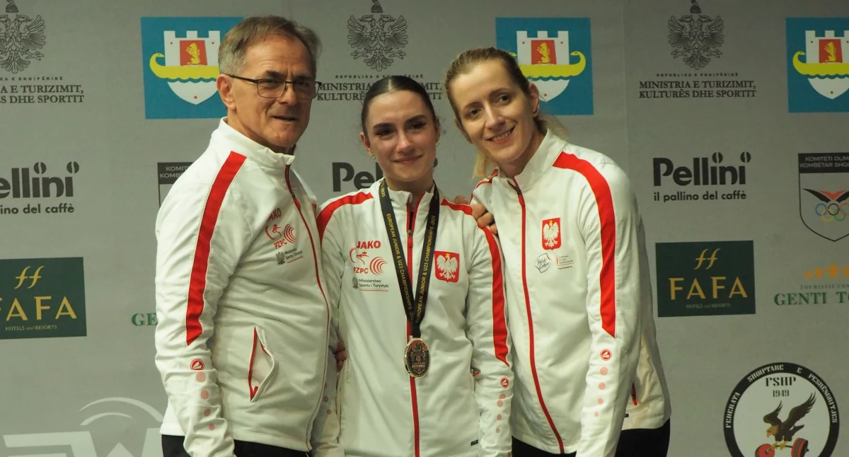 Na zdjęciu: Oliwia Drzazga (w środku) znalazła się tuż za podium