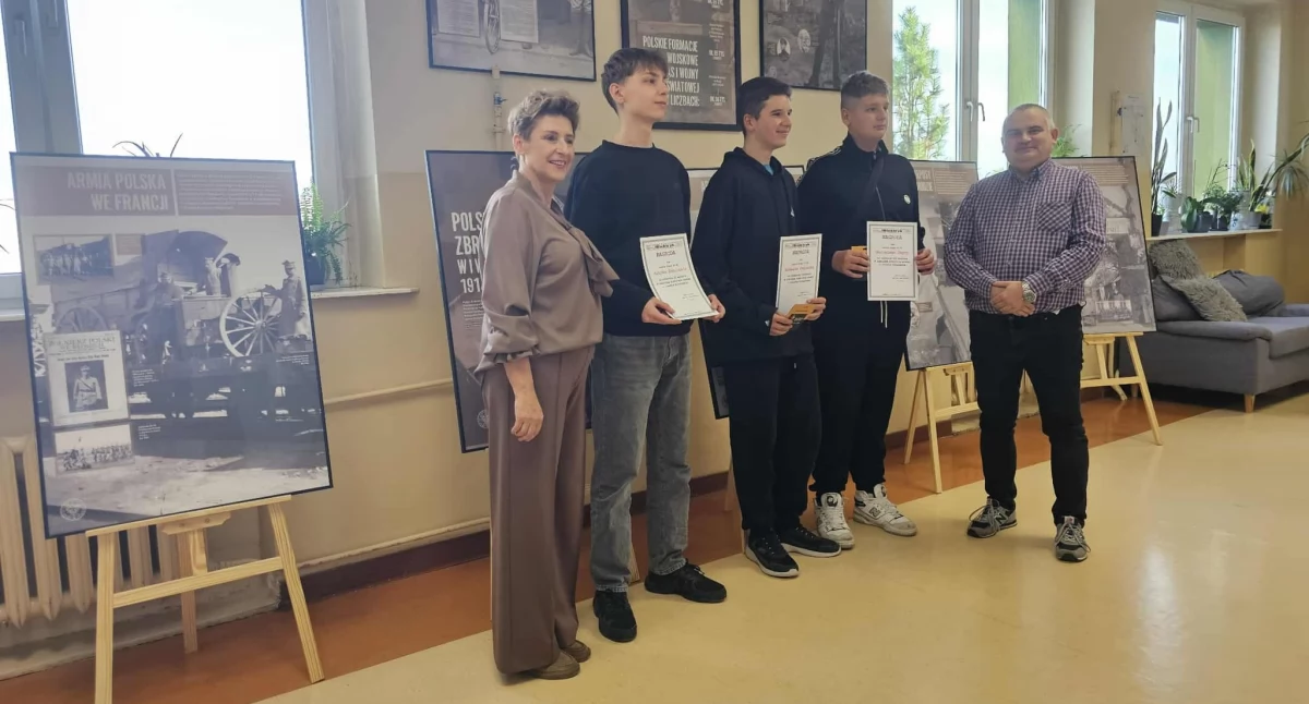 Na zdjęciu: Zwycięzcy konkursu, fot. Facebook/ZSE-E Radomsko