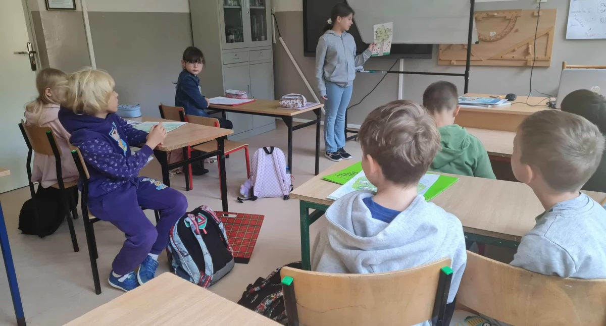 Na zdjęciu: uczniowie z podstawówki w gminie Dobryszyce, fot. Szkoła Podstawowa im. Henryka Sienkiewicza w Bloku Dobryszyce 
