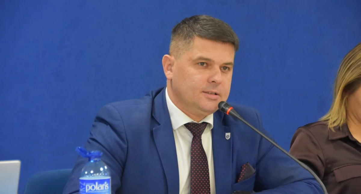 Na zdjęciu: Burmistrz Jarosław Bąkowicz podczas poniedziałkowej sesji, fot. Facebook/Jarosław Bąkowicz