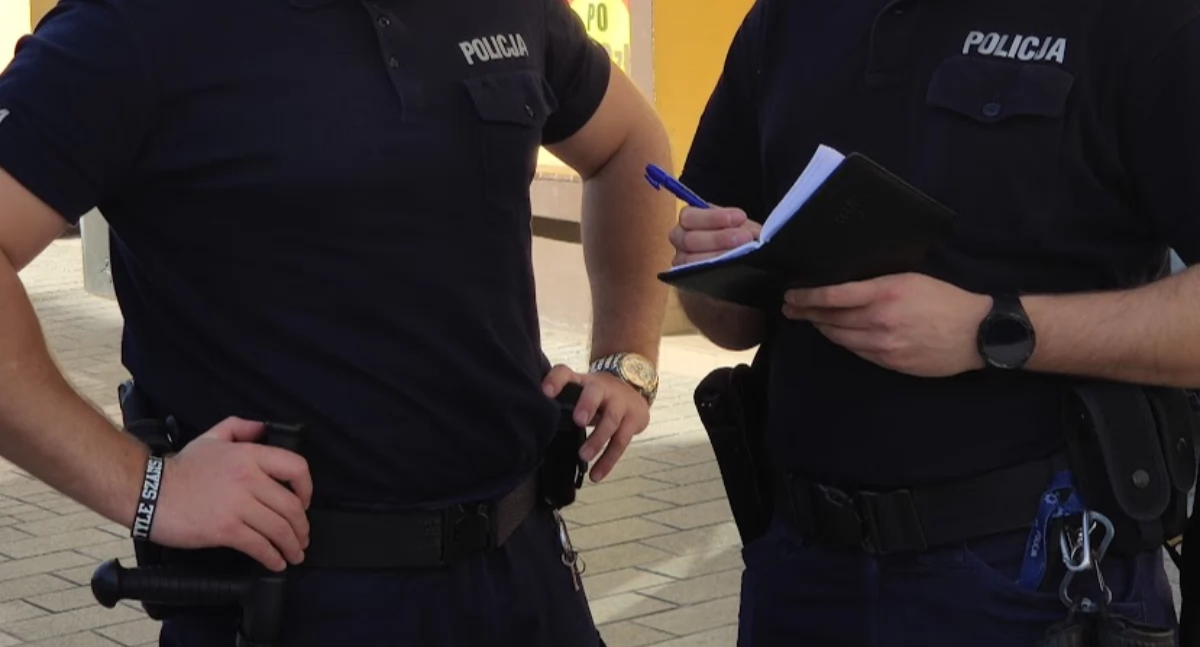 Na zdjęciu: Mieszkanka podziękowała policjantom