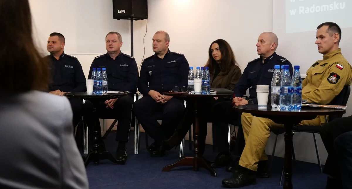 Na zdjęciu: Debata odbyła się w MBP, fot. KPP Radomsko