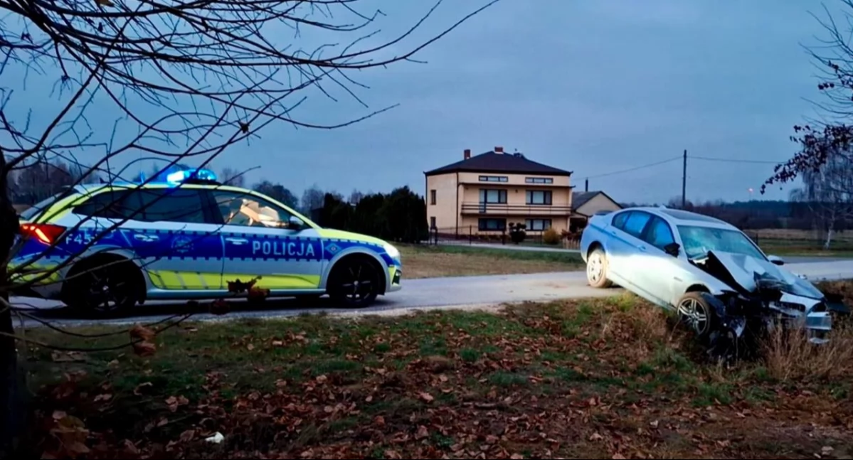 Kryminalne, Pijany latek kierujący wjechał drzewo Aspirant Kaczmarek błąd  wybór który może skończyć tragedią - zdjęcie, fotografia