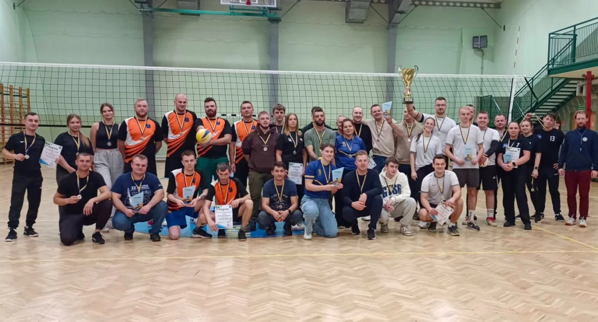 Na zdjęciu: uczestnicy turnieju o Puchar Gminy, fot: Gminny Ośrodek Kultury i Sportu w Wielgomłynach