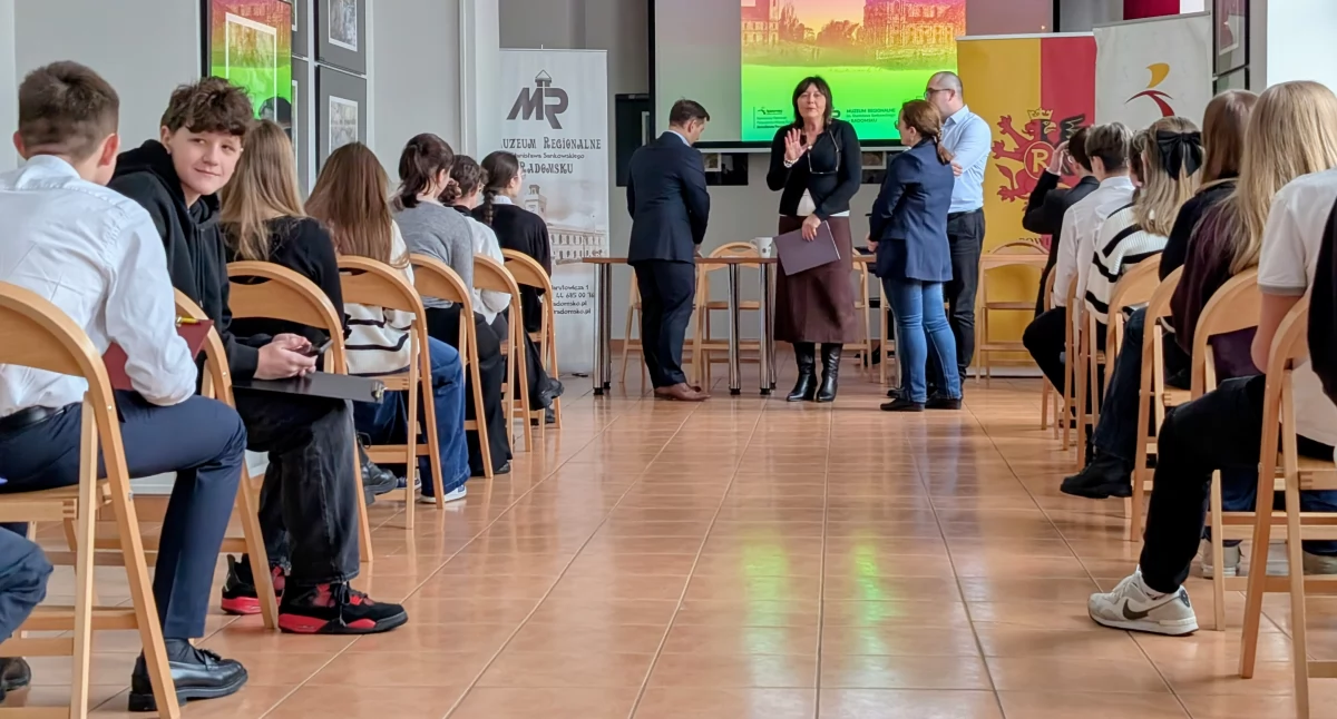 Na zdjęciu: Dostali test, na 30 pytań mają 45 minut