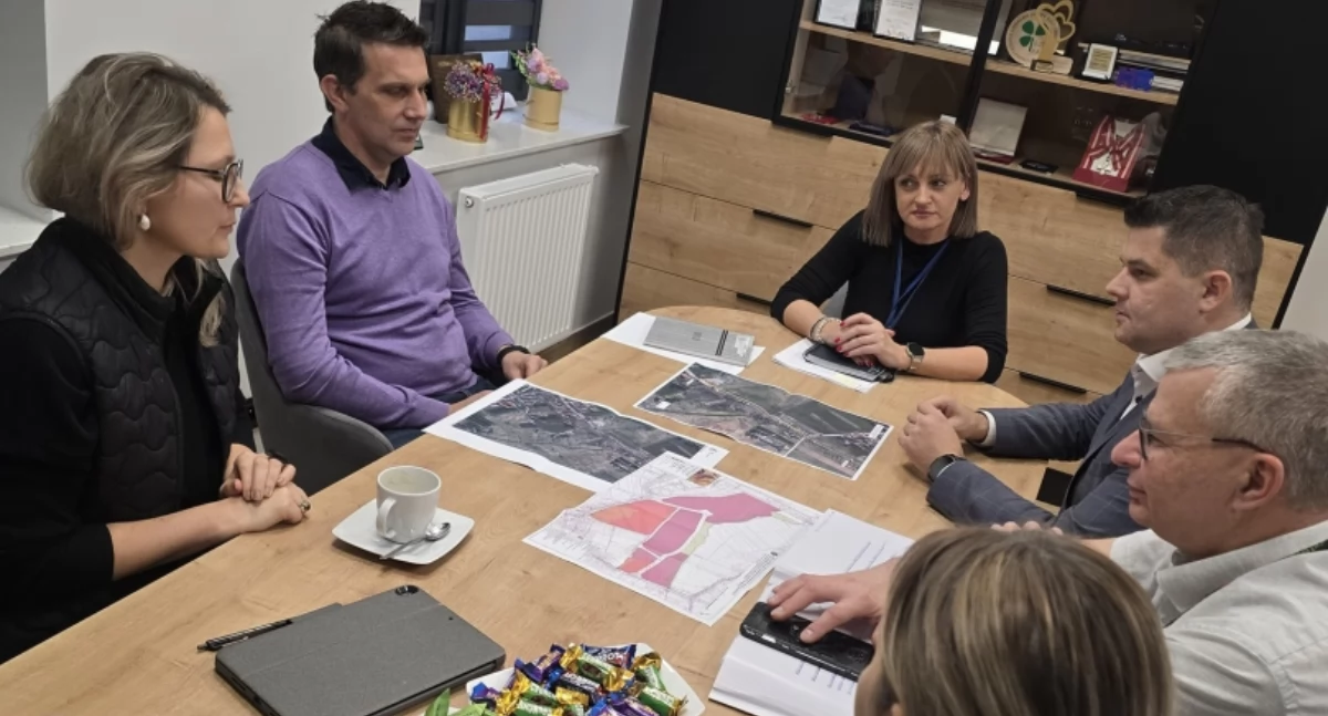 Na zdjęciu: uczestnicy spotkania w urzędzie, fot. strona Urzędu Gminy Kamieńsk