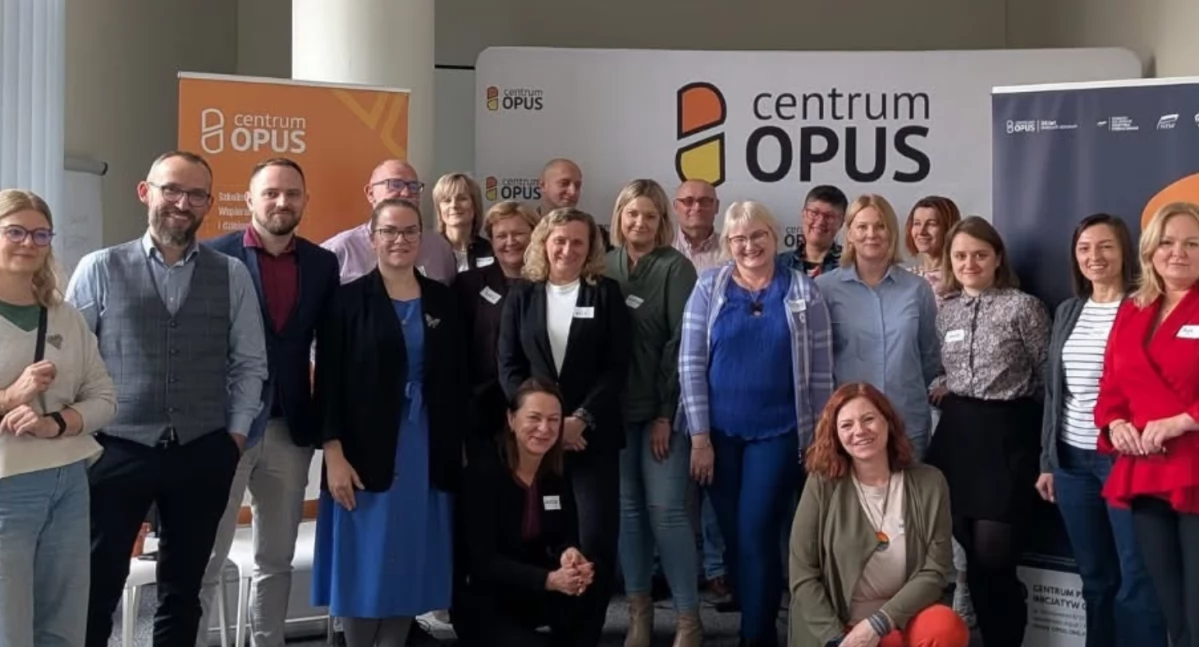 Na zdjęciu: uczestnicy projektu Ciała Dialogu w siedzibie Centrum OPUS w Łodzi, fot: FB/Centrum Promocji i Rozwoju Inicjatyw Obywatelskich OPUS