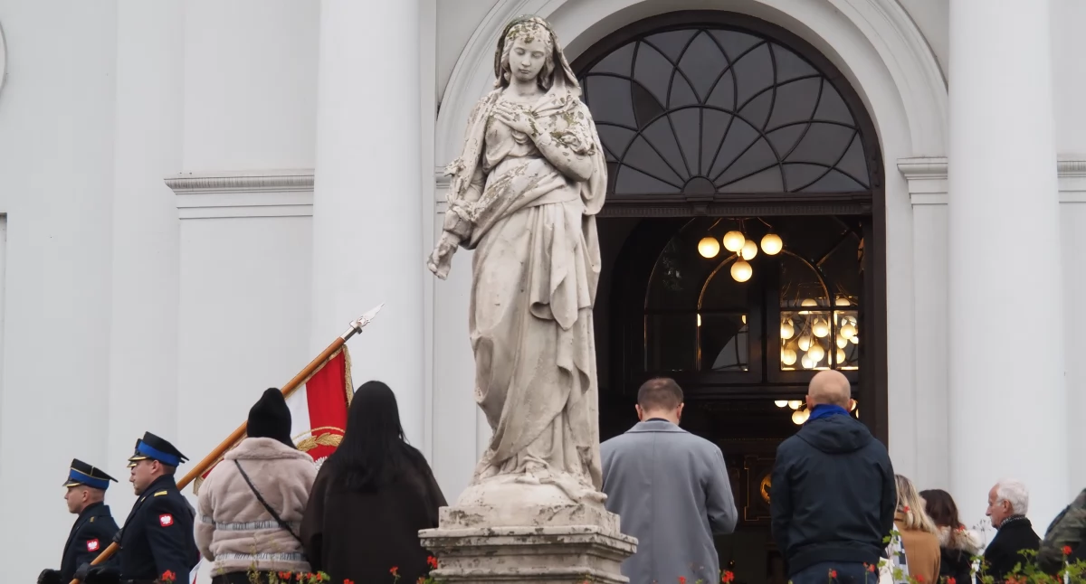 Na zdjęciu: Poczty sztandarowe podczas mszy z okazji 11 Listopada