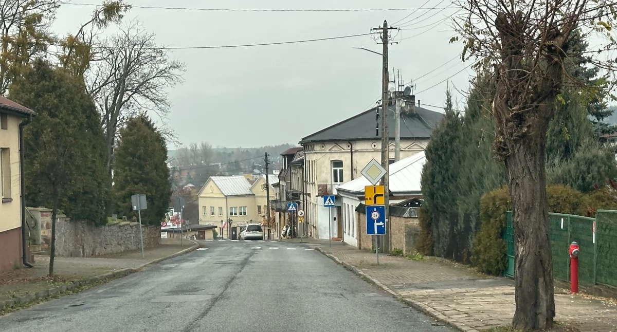 Na zdjęciu: burmistrz Przedborza przypomina o corocznym obowiązku