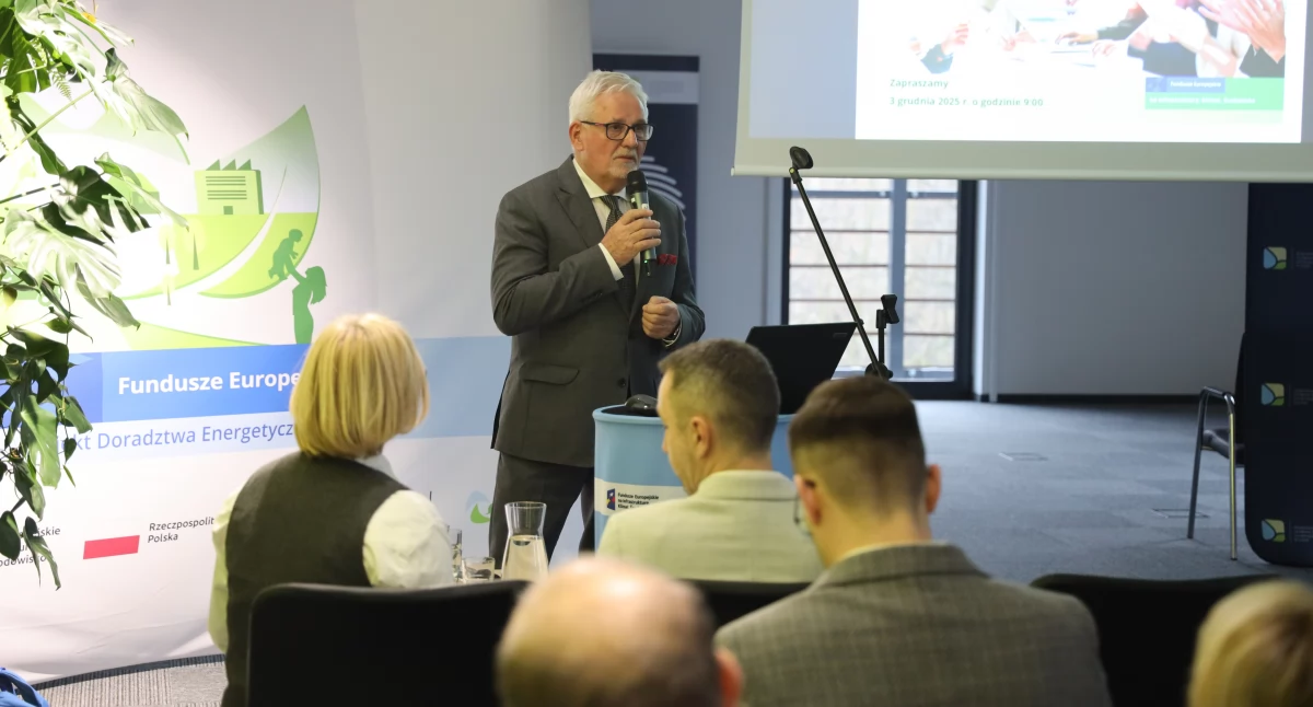 Na zdjęciu: Zastępca Prezesa Zarządu WFOŚiGW w Łodzi Jerzy Kaczmarek. Konferencja “Transformacja energetyczna w praktyce - skuteczne modele zakupu i zarządzania energią w samorządach”
