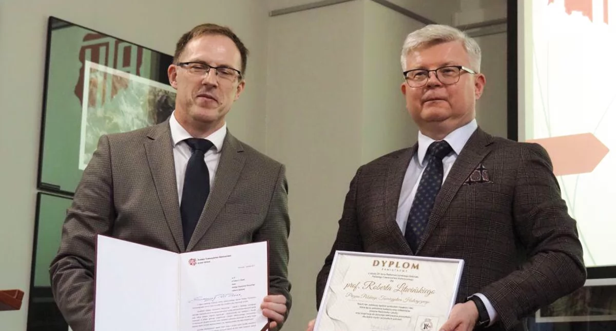 Na zdjęciu: Tomasz Nowak i Robert Litwiński podczas jubileuszu
