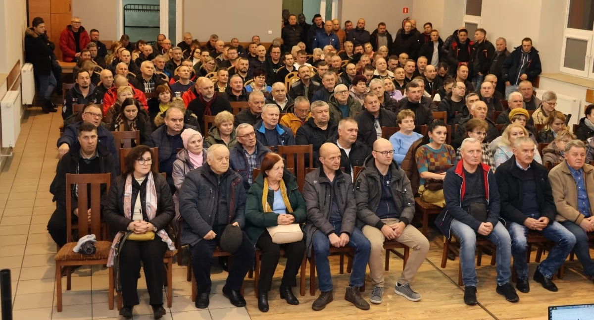 Na zdjęciu: mieszkańcy zainteresowani odnawialnymi źródłami energii w Kamieńsku, fot. Urząd Gminy Kamieńsk