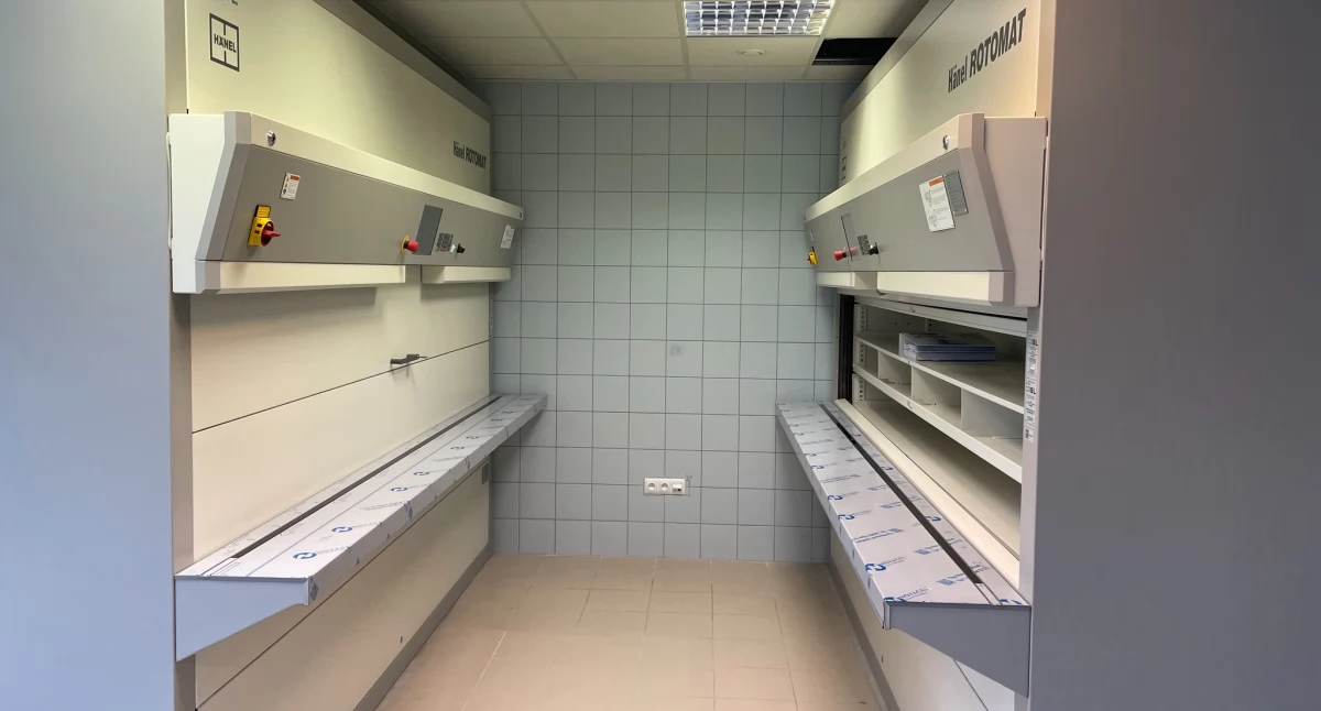 Na zdjęciu: Regały, nowe i nowoczesne, fot. Facebook/Szpital Powiatowy w Radomsku